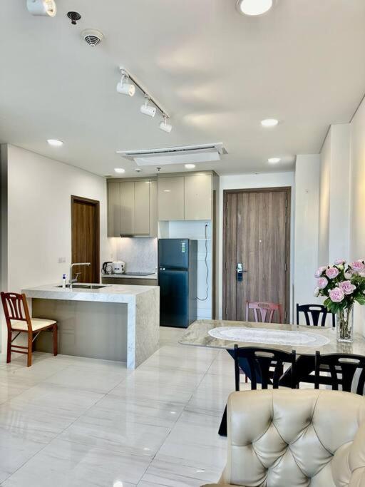 2 Bedroom Luxury Condo In City Central Thành Pho Ho Chí Minh Esterno foto