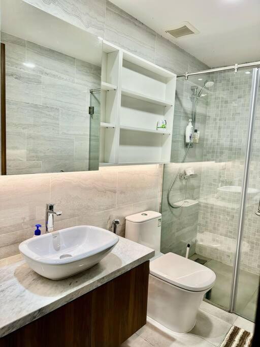 2 Bedroom Luxury Condo In City Central Thành Pho Ho Chí Minh Esterno foto